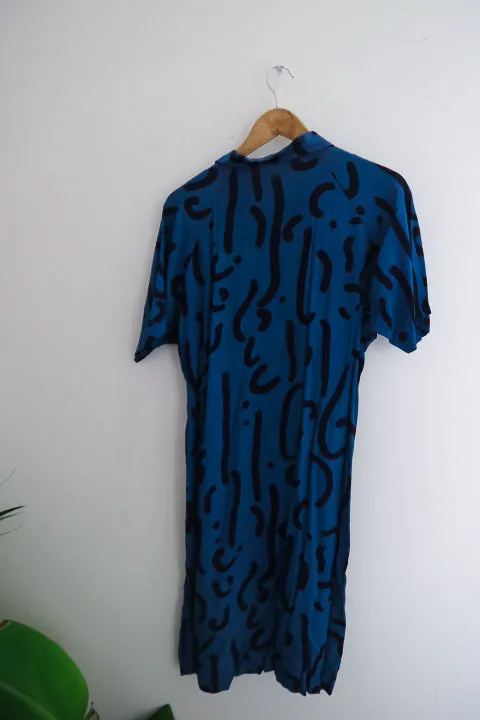 Vintage Blue short sleeved collared large dress knee length